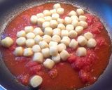 Foto del passaggio 5 della ricetta Gnocchetti di patate con gamberi argentini e pomodorini