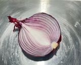 Red Onion, Garlic and Honey Syrup 紫洋蔥蒜片蜂蜜水的食譜步驟2照片