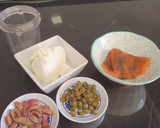 Foto del paso 1 de la receta: Dip de queso ricotta, salmón ahumado y pistachos, con alcaparras y eneldo