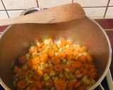 Zöldségleves spárgával és petrezselymes vajgaluskával recept fázis 1 fotója