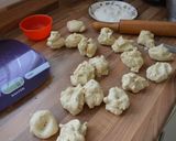 A picture of step 8 of Aloo Samosa (Potato Samosa).