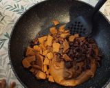 Foto langkah ke 5 dari resep Cookies Coklat Karamel.
