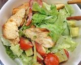 Hình bước làm 4 của món Salad ức gà áp chảo