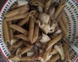 Foto del passaggio 5 della ricetta Pasta con radicchio rosso, acciughe e mozzarella di búfala