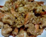 รูปขั้นตอนการทำที่ 4 ของ ผัดกุ้งกระเทียม (แบบมีน้ำ)