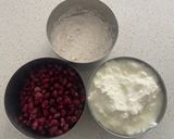 A picture of step 1 of Frozen Yogurt Pomegranate bite.