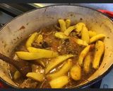 Une image de l'étape 3 de Bœuf en cocotte aux pommes de terre cumin et herbes de Provence.