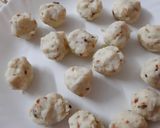 A picture of step 3 of Mishti Singara or Kheeri Singara.