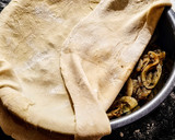 Foto del paso 7 de la receta: TARTA 🧅FUGAZZETA Con🍗Pollo...!