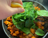 A picture of step 6 of Saag Aloo.