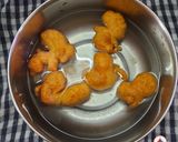 A picture of step 4 of Dahi phulki.