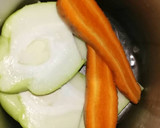 Foto del paso 1 de la receta: Ensalada de tayota y zanahoria