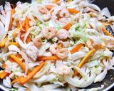 Hình bước làm 2 của món Bắp Cải Xào Tôm