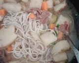 Foto langkah ke 3 dari resep Sop Mie Bandong Khas Sambas (Sup mie Asin Ubi).
