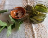 Foto del passaggio 4 della ricetta Rondelle di zucchine crude marinate, servite e conservate 🌿🌞