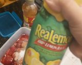 A picture of step 3 of Strawberries Juice.