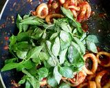 Foto langkah ke 4 dari resep Cumi Pedas Kemangi.