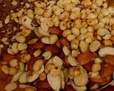 मिक्स ड्राई फ्रूट्स चिक्की (mix dry fruit chikki recipe in Hindi) रेसिपी चरण 4 फोटो