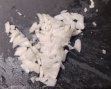 Foto del passaggio 2 della ricetta Bocconcini di pollo allo champagne con zafferano