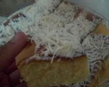 Foto langkah ke 8 dari resep Bolu jadul toping keju.