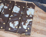 Foto del paso 4 de la receta: Cuadritos de caluga y chocolate