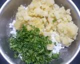 A picture of step 2 of Sabudana Thalipeeth.