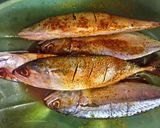 Foto langkah ke 2 dari resep Acar Kuning Wortel, Timun, Ikan Kembung.