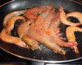 Foto del paso 6 de la receta Rape con marisco en salsa