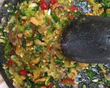 Foto langkah ke 2 dari resep Daun singkong masak santan.