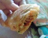 Foto langkah ke 5 dari resep Martabak telur mie pedas.
