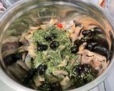 Une image de l'étape 11 de Salade tiède de poivrons rouges, pommes de terre, harengs et olives.