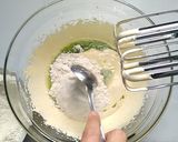 Foto langkah ke 3 dari resep Bolu Kukus Pandan Mekar (Mudah & Gak Bau Amis).