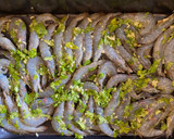 Foto del paso 3 de la receta: Langostinos al horno al cilantro (fácil)