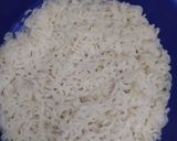 A picture of step 4 of Paneer fried maggi.