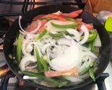 Foto del paso 2 de la receta: Bistec de Res encebollado
