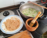 Foto del paso 1 de la receta: Huevos rellenos de atún en salsa verde