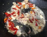 Foto langkah ke 2 dari resep Tumis Daun Singkong.