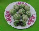 Foto langkah ke 5 dari resep Onde Onde Pandan isi Coklat.