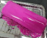 Hình bước làm 3 của món Bông lan cuộn sốt kem