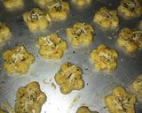 Foto langkah ke 5 dari resep Garlic Cheese Cookies.
