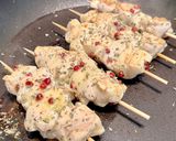 Une image de l'étape 3 de Délicieux caviar d’aubergine accompagné de mini brochettes de poulet.