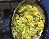 Foto del paso 1 de la receta: Budín de verduras ralladas con relleno de queso y claras batidas