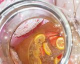 Une image de l'étape 2 de Eau détox fraises 🍓 citrons 🍋.