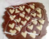 Une image de l'étape 5 de Sablés ''Bicolor heart cookies''.