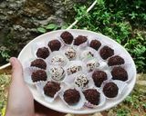 Foto langkah ke 6 dari resep Bola Bola Biskuit Coklat.