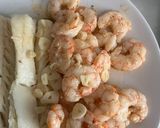 Foto del paso 6 de la receta: Bacalao skrei con gambones al ajillo, sobre cama de pimientos