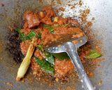 Foto langkah ke 2 dari resep Serundeng Kelapa Pedas Manis.