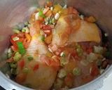 Foto del paso 2 de la receta: Pasta en salsa, acompañada con pernil de pollo