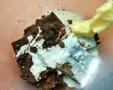 A picture of step 2 of Ice-cream chocolate cake.