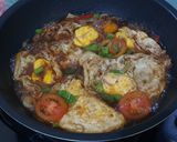 Foto langkah ke 4 dari resep Telur Ceplok Bumbu Kecap Tidak Pedas.